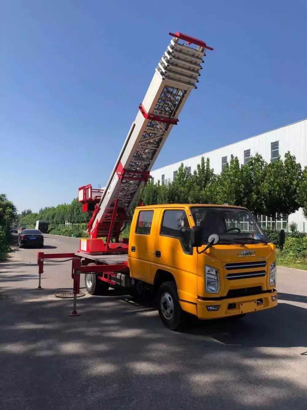 洪湖附近的云梯车出租服务：轻松解决高空作业需求