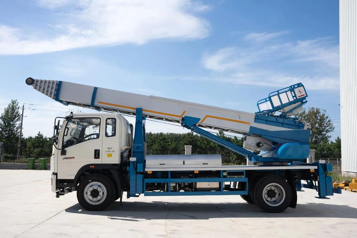 洪湖云梯上料车租赁费用