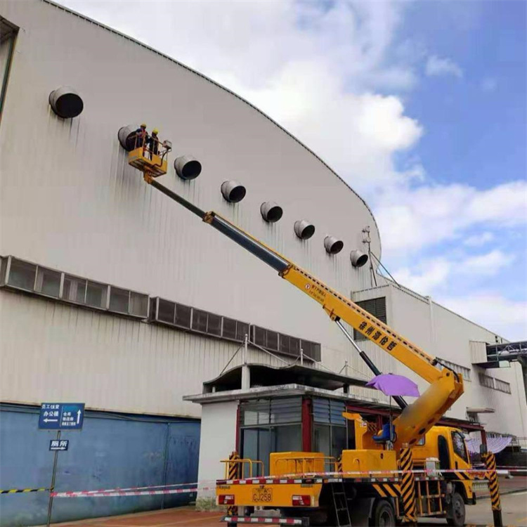 洪湖高空作业车出租服务：专业广告牌安装解决方案