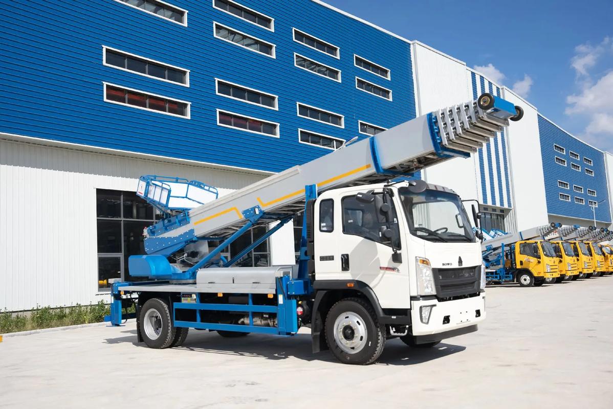 洪湖出租云梯车高空作业车 建筑垃圾搬运